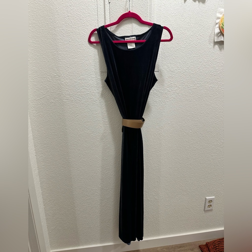 VINTAGE 1980’s Karin Stevens Silver Velvet Sleeveless Dress 👗